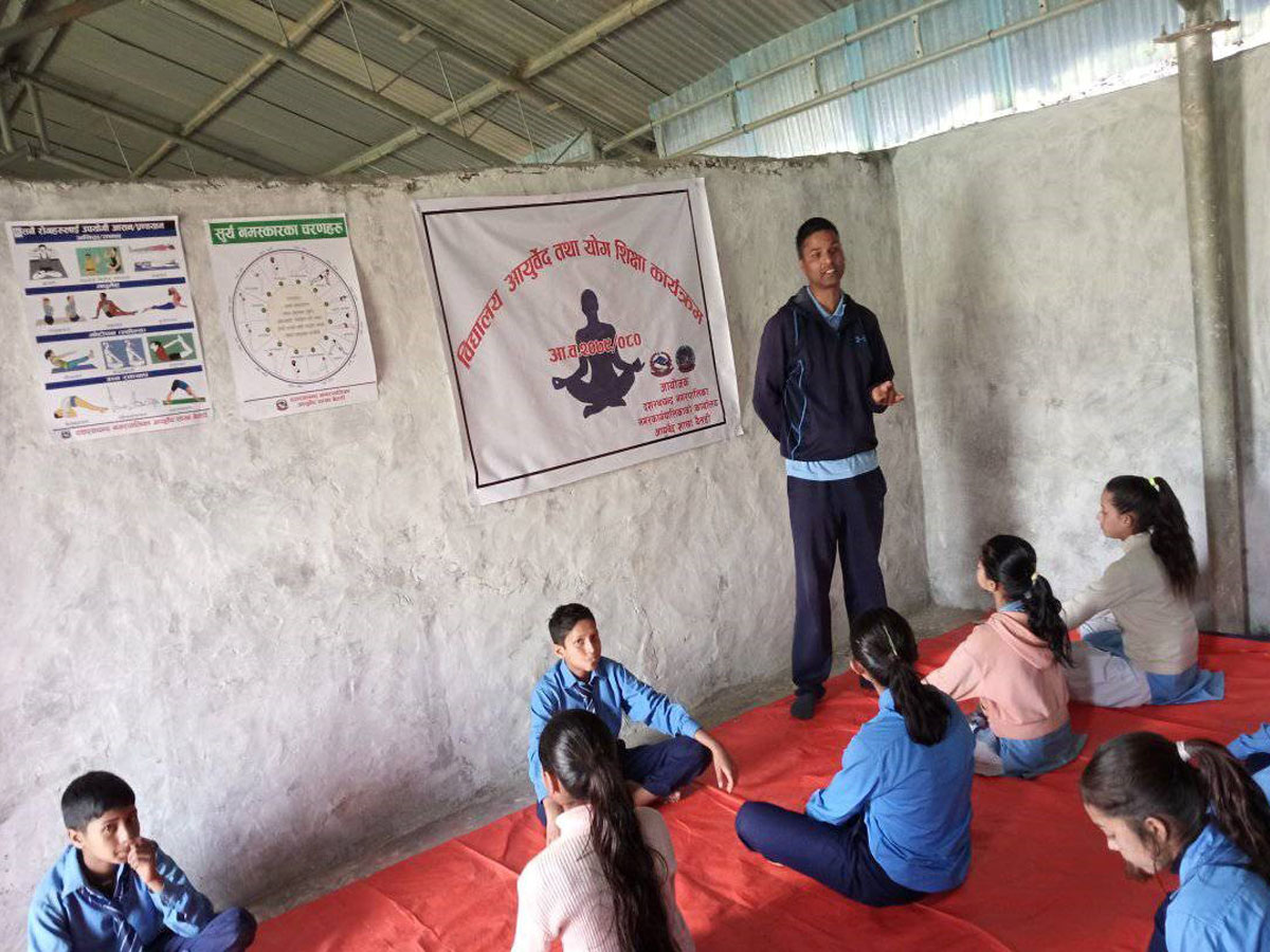 विद्यालयमा आयुर्वेद तथा योग शिक्षा 